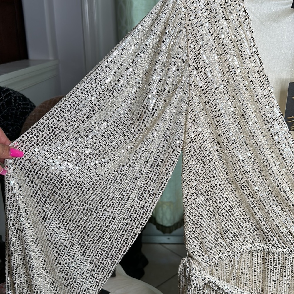 LONG SLEEVE SEQUINS SURPLICE  DRESS - Picture 9 of 10